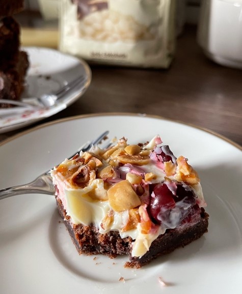 Čoko kocke sa višnjama i lešnicima