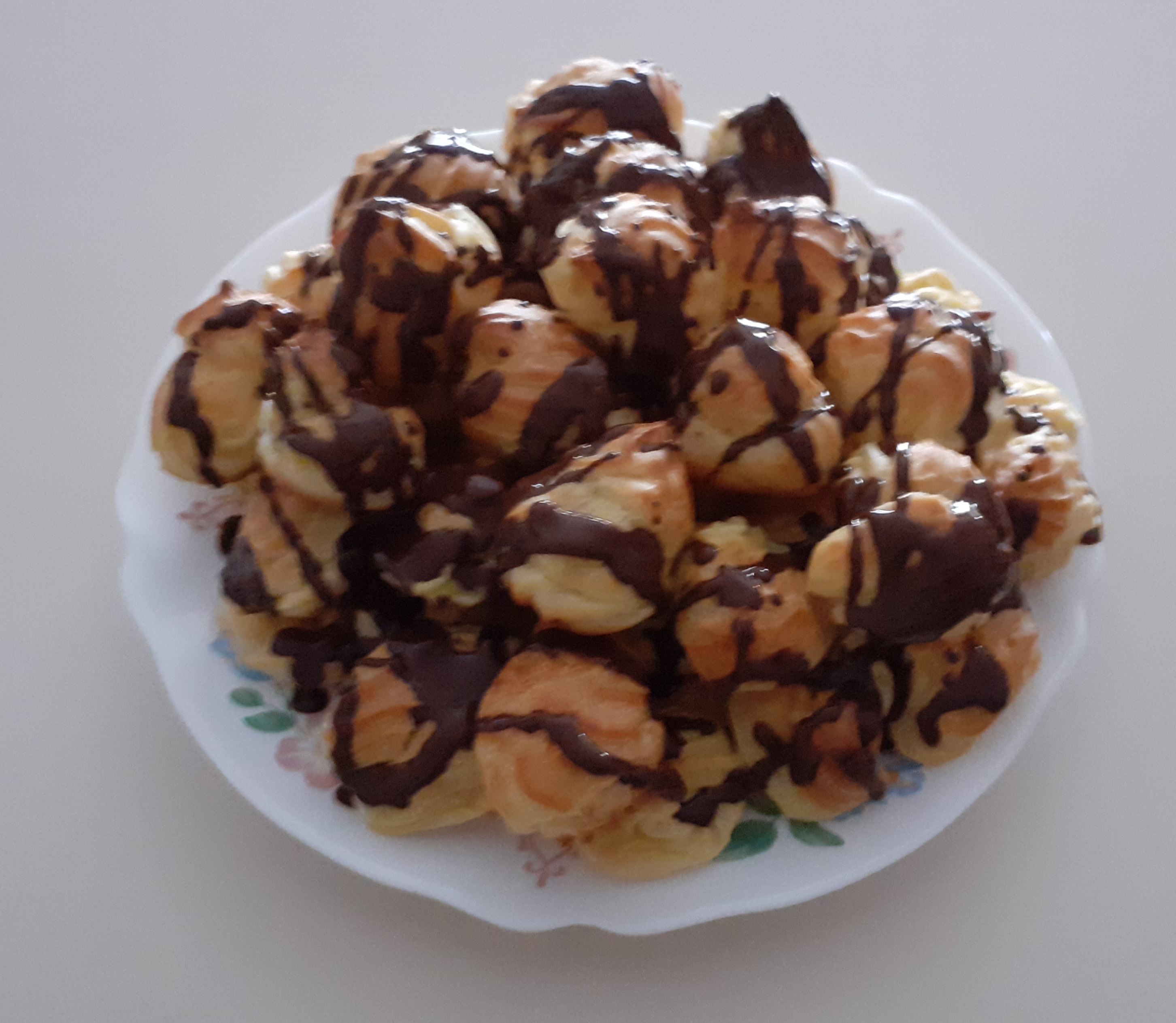 Čokoladne Menaž profiterole