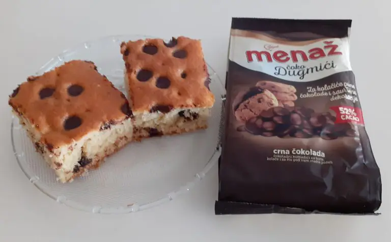 Kolač sa Menaž crnim čoko dugmićima