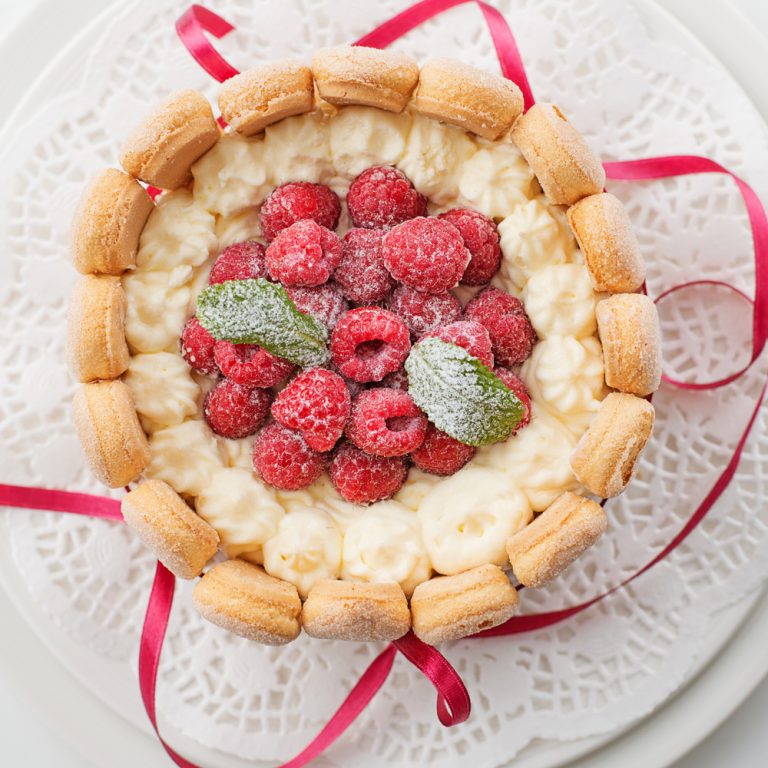 Torta sa piškotama i malinama
