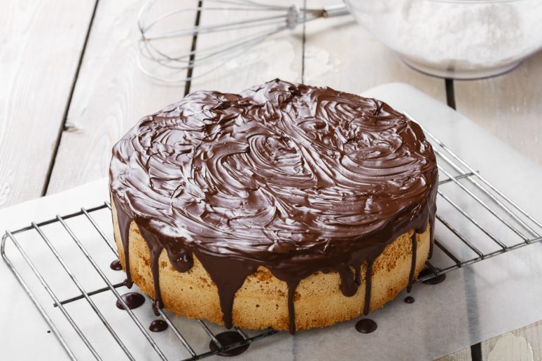 Kremasta čokoladna torta sa keksom