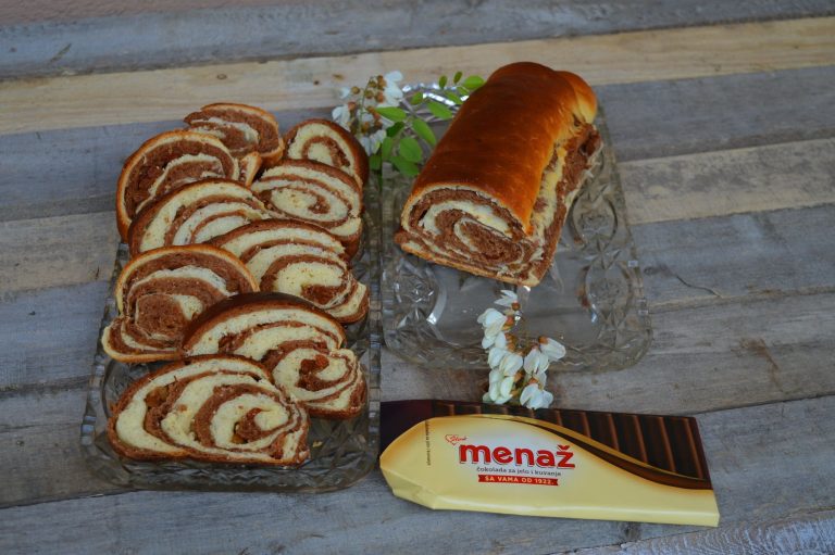 Čokoladna Menaž štrudla sa suvim grožđem
