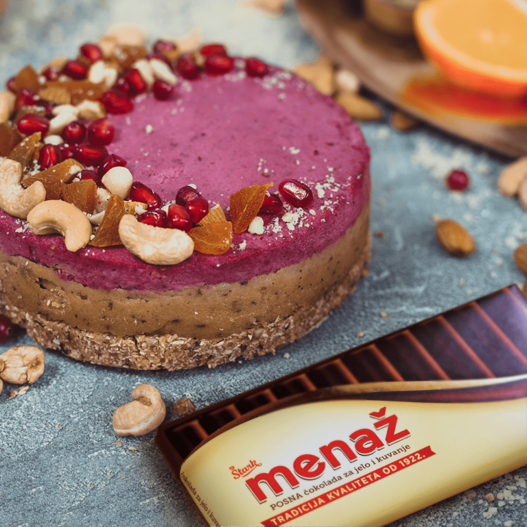 Domaća Menaž čoko torta sa svežim voćem
