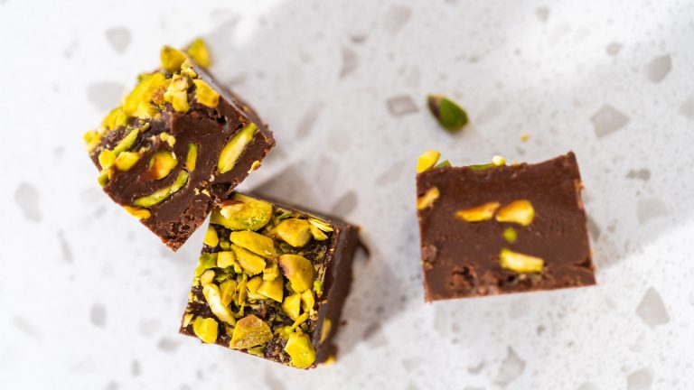Čokoladni Fudge sa Pistaćima i Menaž Čokoladom