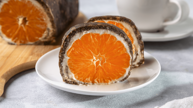 Slatki čokoladni Menaž rolat sa filom od mandarine